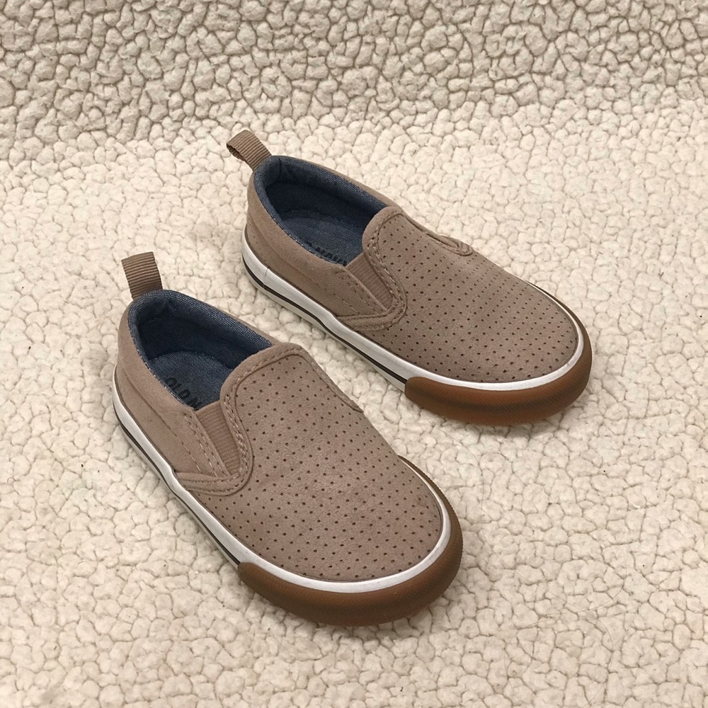 Toddler Slip On Old Navy Slide Shoes
Tan Khaki Color 
Size 5
Smoke Free Home